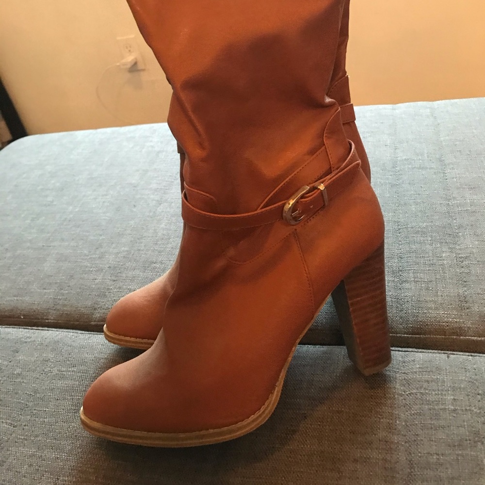 Women’s tall high heel camel boots. Sz 10.